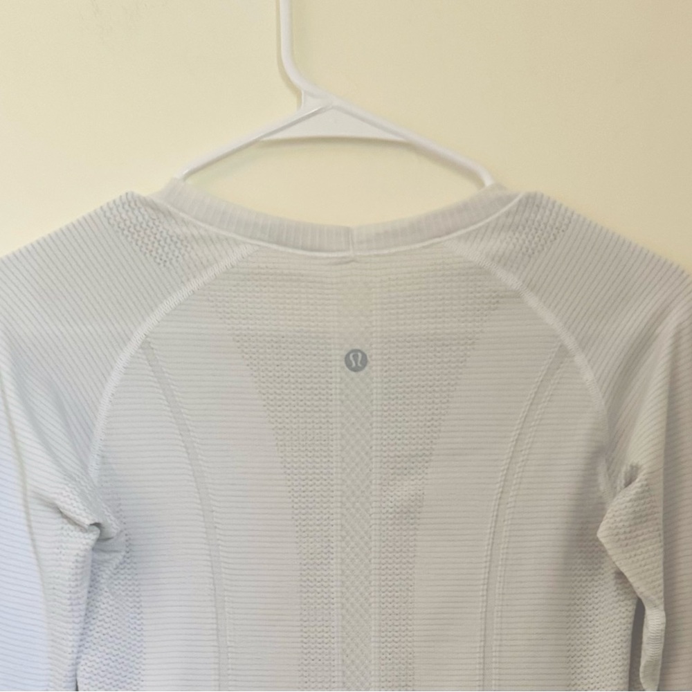 ❌SOLD❌ Lululemon Swiftly Tech Long Sleeve Crew Top, Size 6 - Picture 4 of 4